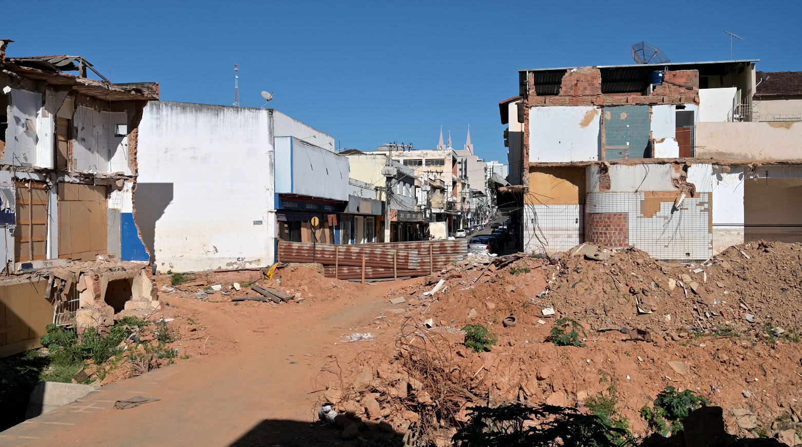 Ponte da Avenida Cristiano Roças foi destruída pelas águas. Foto: Washington Alves | Light Press