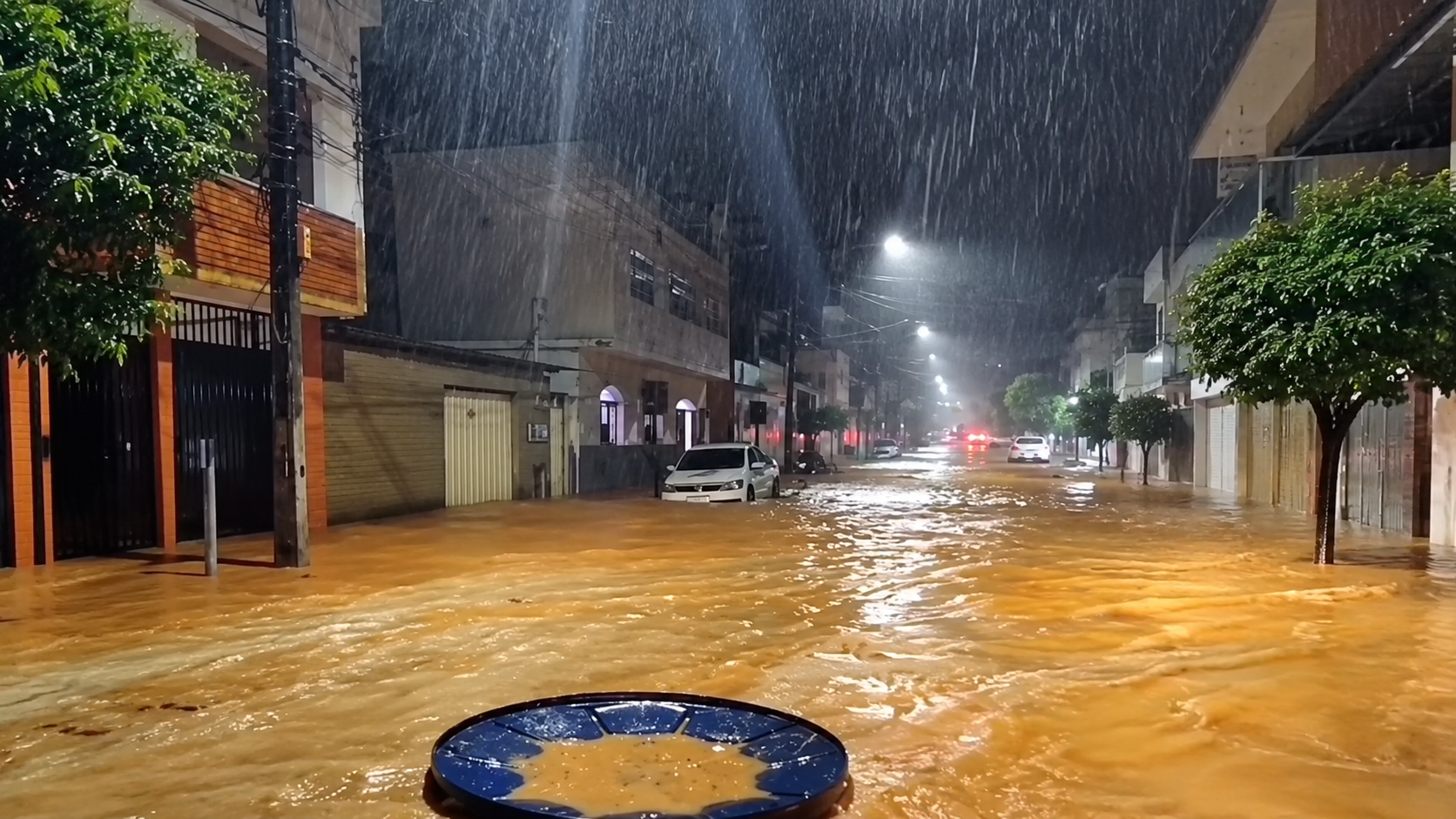 Astolfo Dutra Forte temporal atingiu Astolfo Dutra na noite desta terça-feira, 15. Foto melhorada com IA.