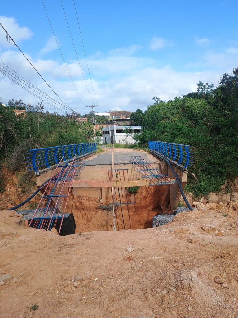 Moradora relata rotina de perigos no Fazendinha enquanto ponte do bairro não é reconstruída