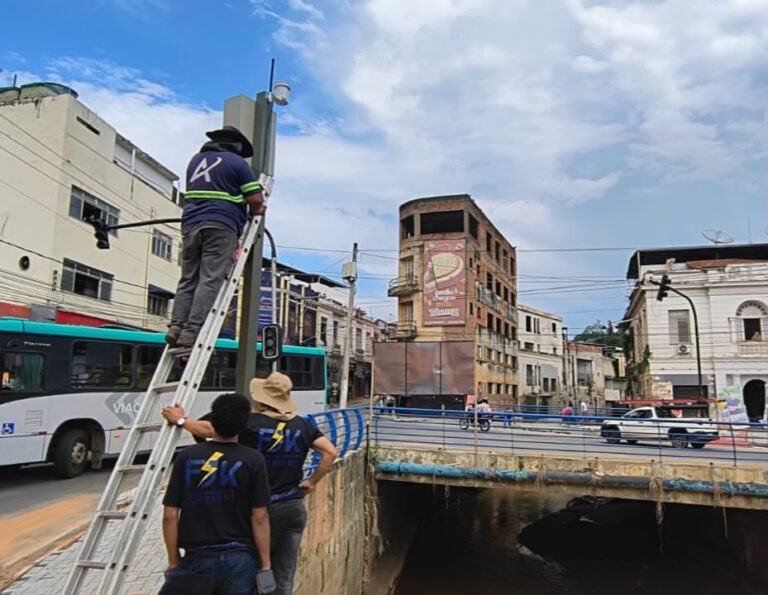 Ubá começa a instalar rede com 9 estações para monitorar chuvas e nível dos rios em tempo real